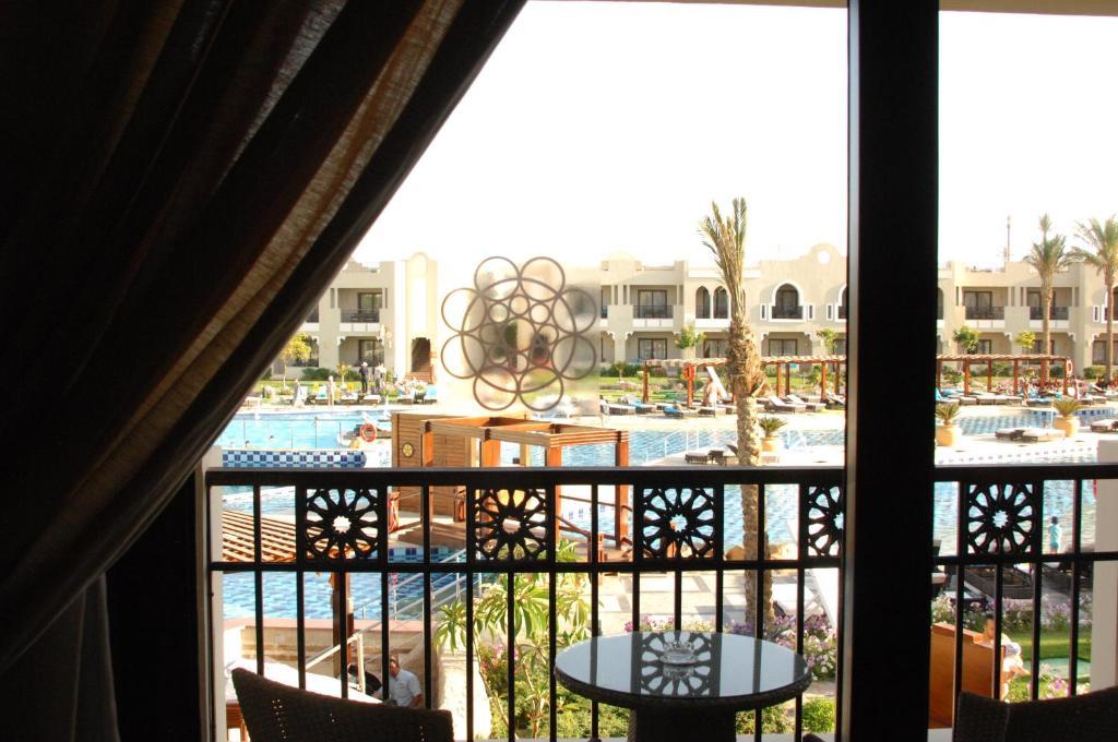 Sunrise Arabian Beach Resort Sharm El-Sheikh Exterior foto View from a hotel room