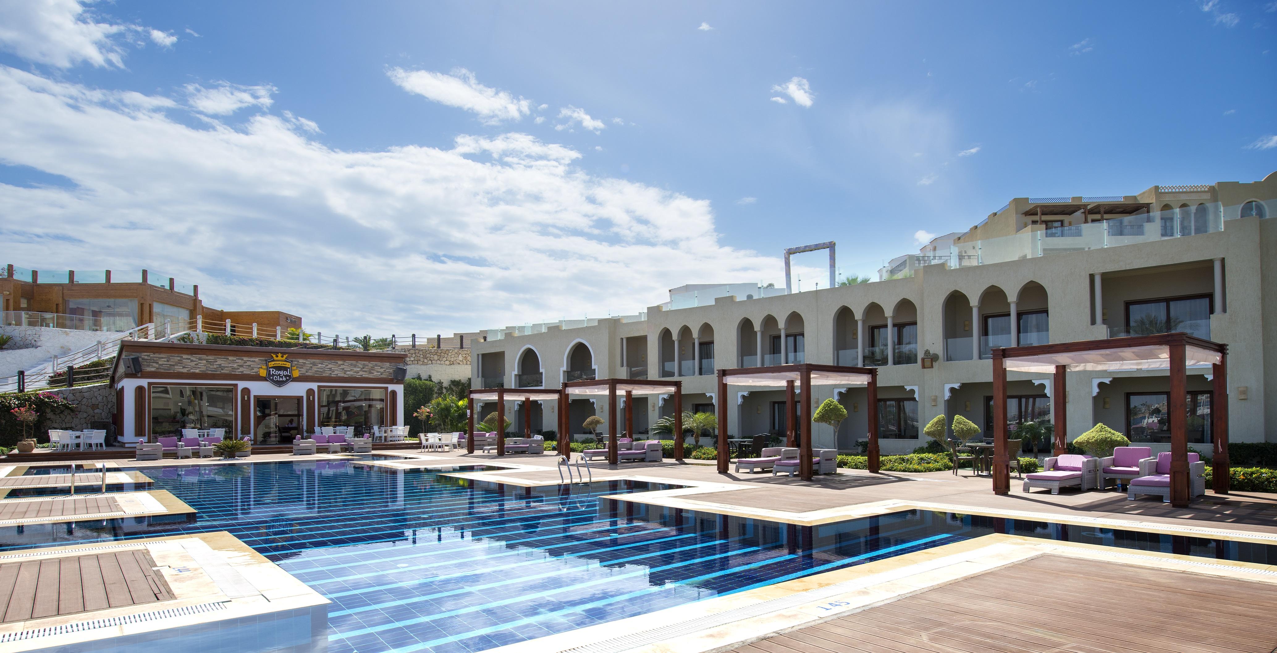 Sunrise Arabian Beach Resort Sharm El-Sheikh Exterior foto The hotel's swimming pool