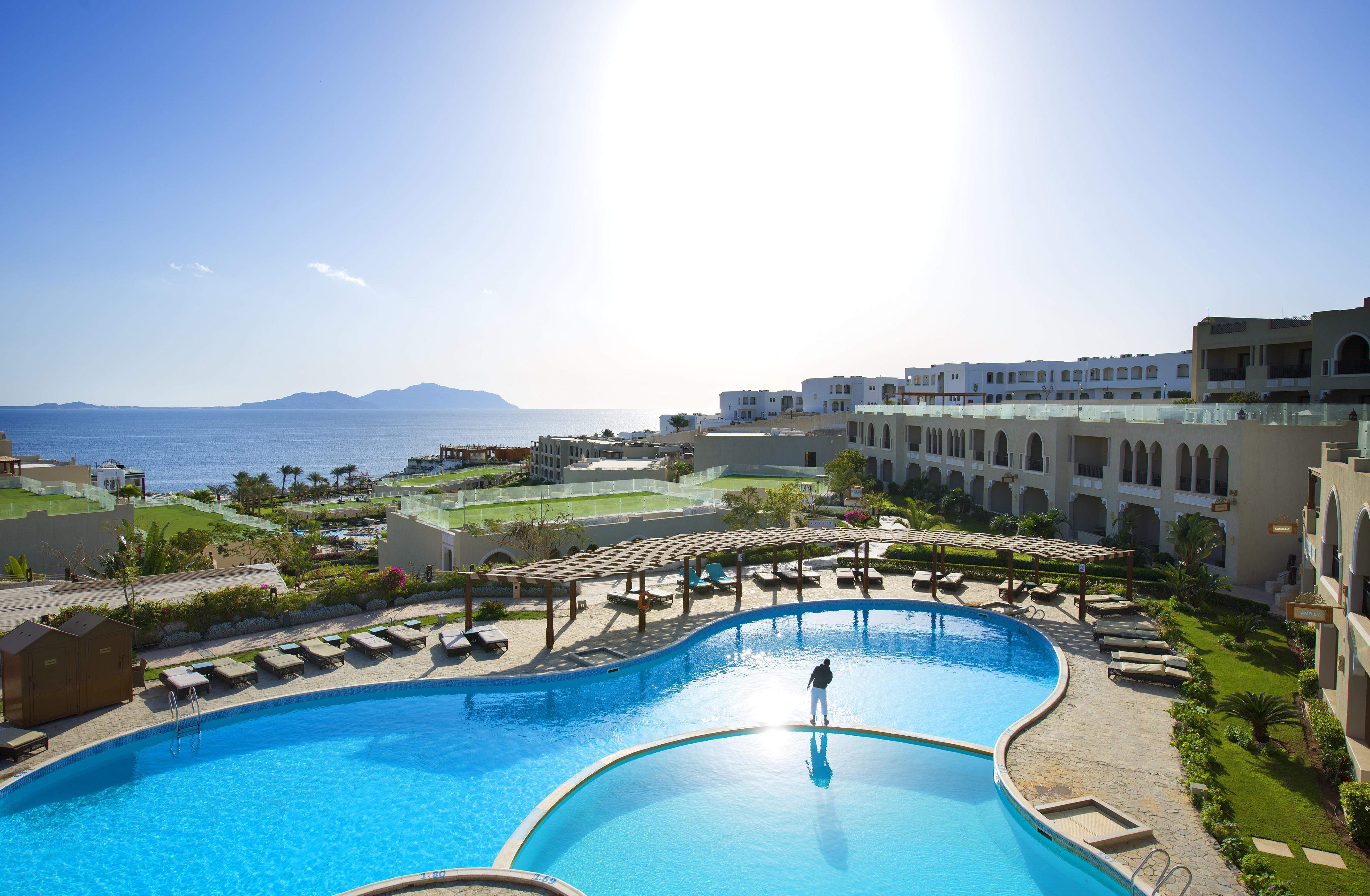 Sunrise Arabian Beach Resort Sharm El-Sheikh Exterior foto The resort's swimming pool