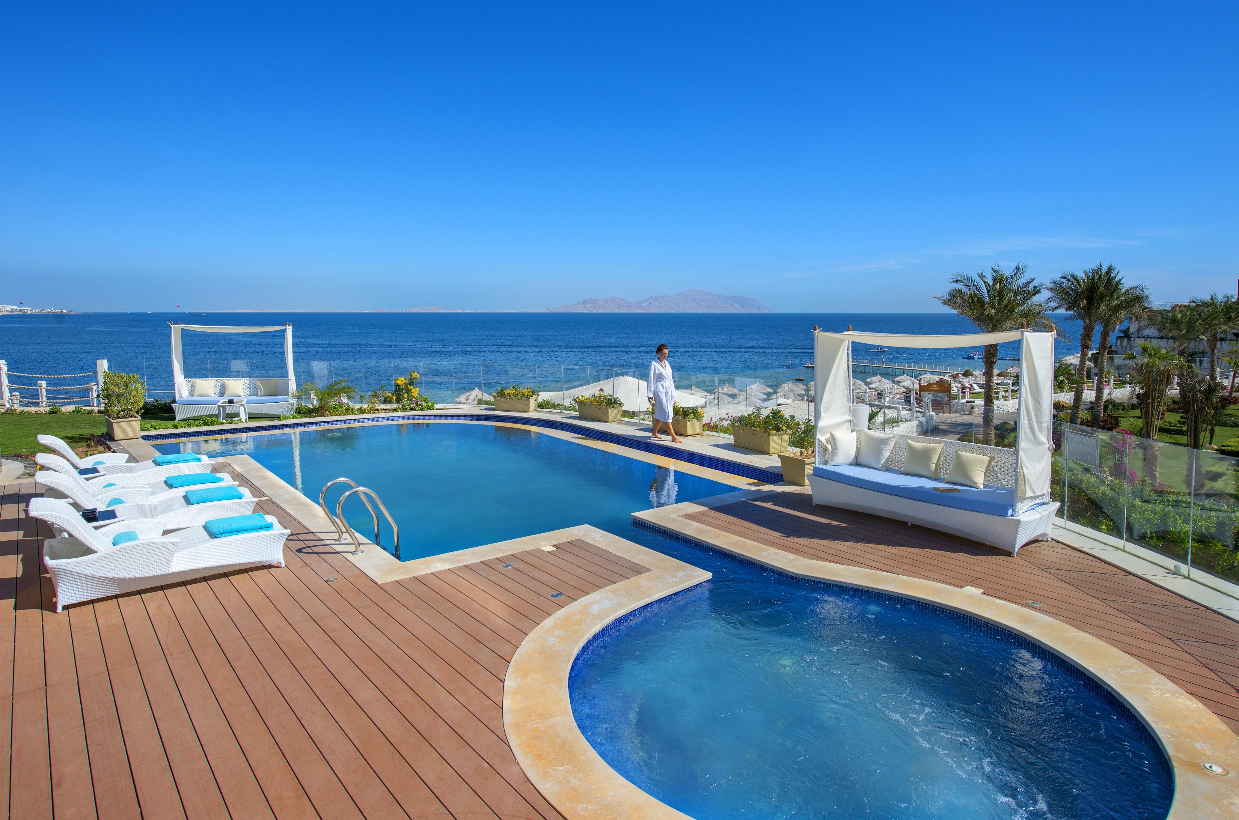 Sunrise Arabian Beach Resort Sharm El-Sheikh Exterior foto The swimming pool at the hotel