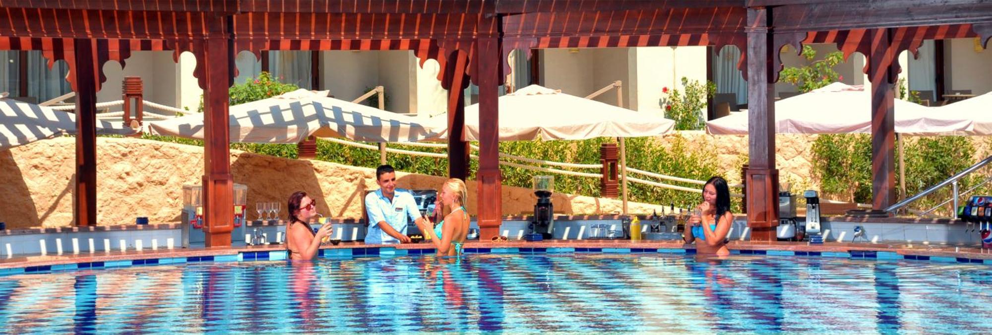 Sunrise Arabian Beach Resort Sharm El-Sheikh Exterior foto The pool at the Mirage