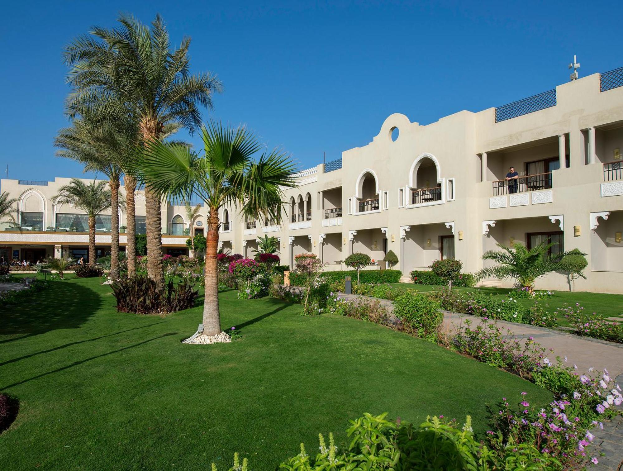 Sunrise Arabian Beach Resort Sharm El-Sheikh Exterior foto The resort's grounds