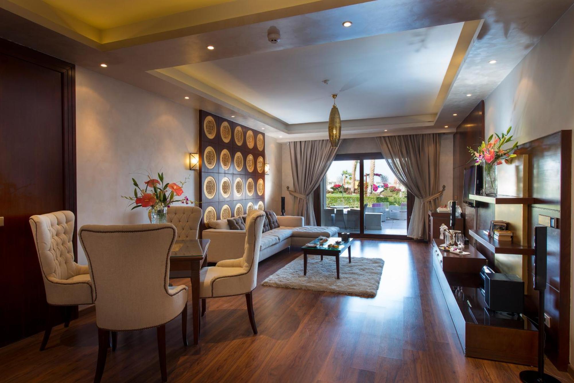 Sunrise Arabian Beach Resort Sharm El-Sheikh Zimmer foto A living room in a luxury apartment